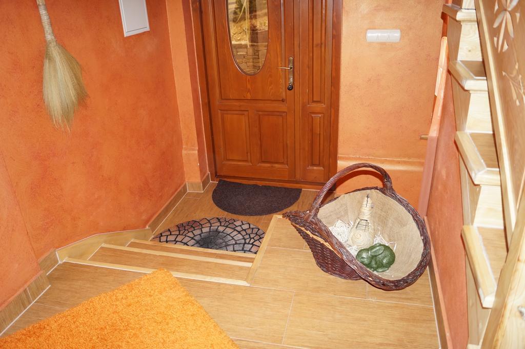 Apartamenty I Pokoje Rodzinne Czarna Gora Exterior photo